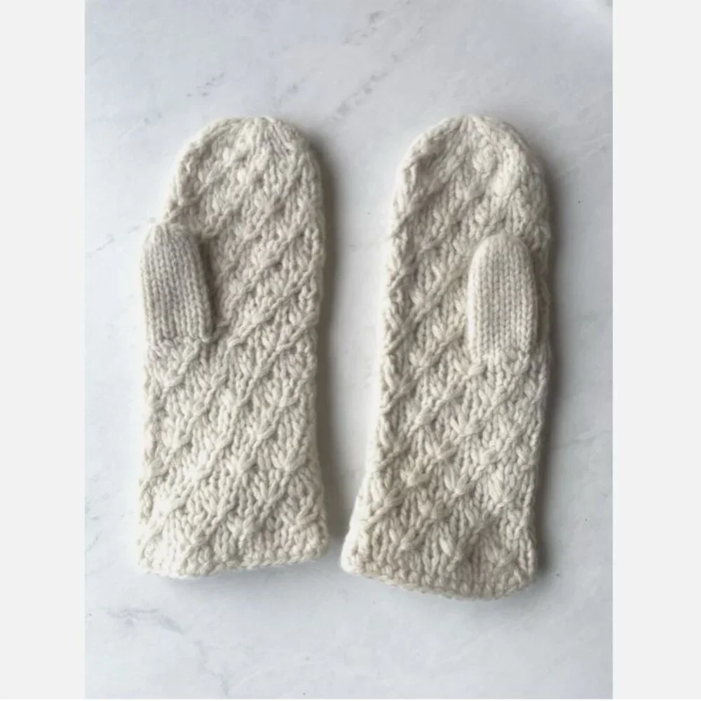 NEW H&M Girls Ivory White Wool Knit Mittens With Bow One Size Fits 8-11 Y